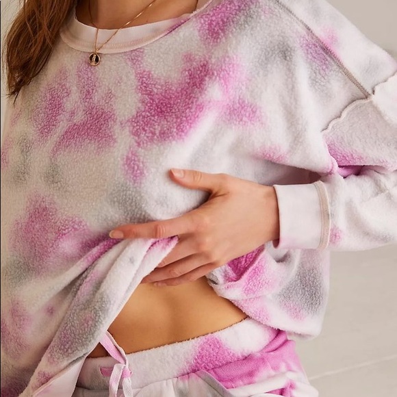 New FREE PEOPLE Tie~Dye 2~PC Set shorts sweatshirt - Picture 4 of 8